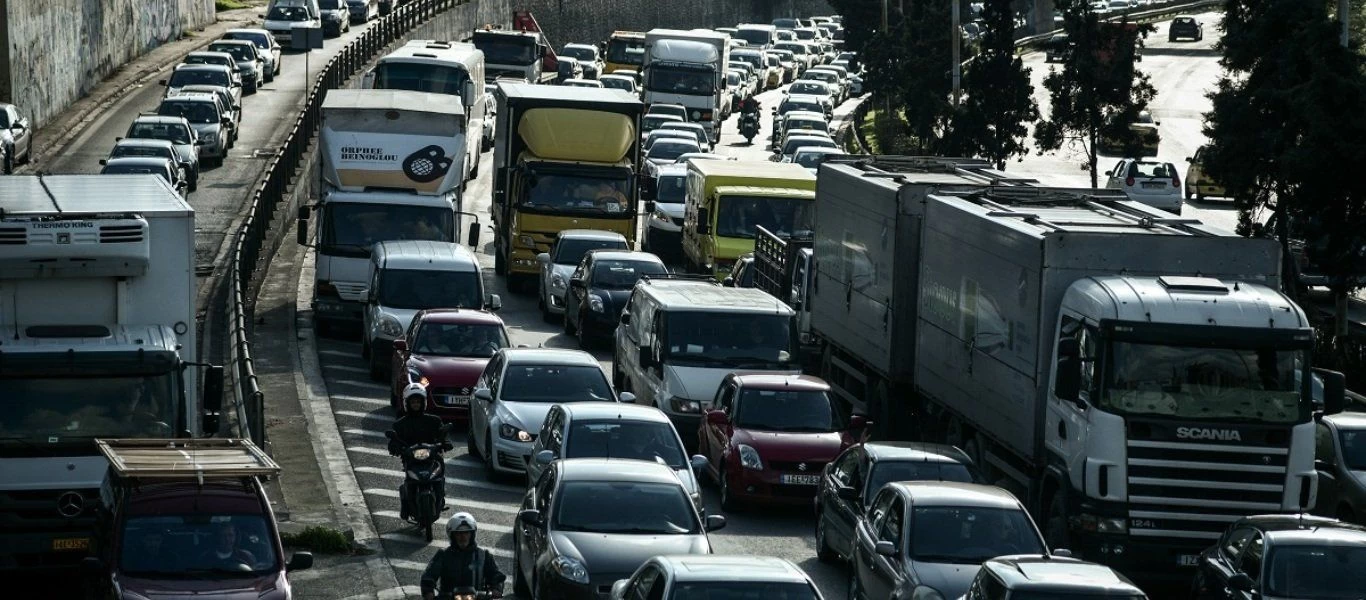 Θεσσαλονίκη: Καραμπόλα επτά οχημάτων στην Εθνική οδό Θεσσαλονίκης – Μουδανίων